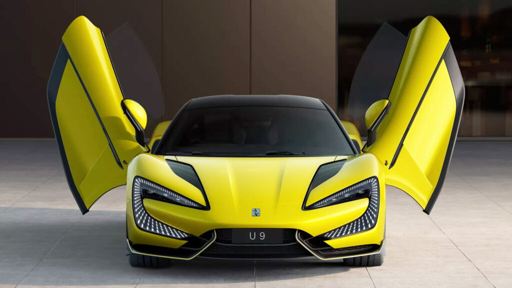  Lamborghini Boss Says China’s Electric Supercars Are No Match For The Raging Bulls’ Emotions