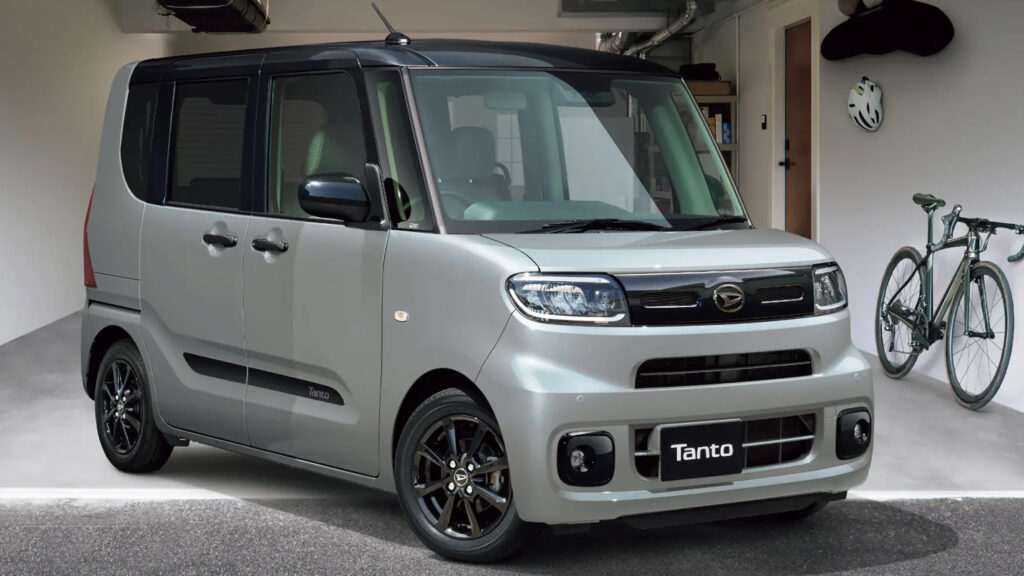  Daihatsu Turns Its Practical Kei Wagon Into A Sporty-Looking Daily Tool
