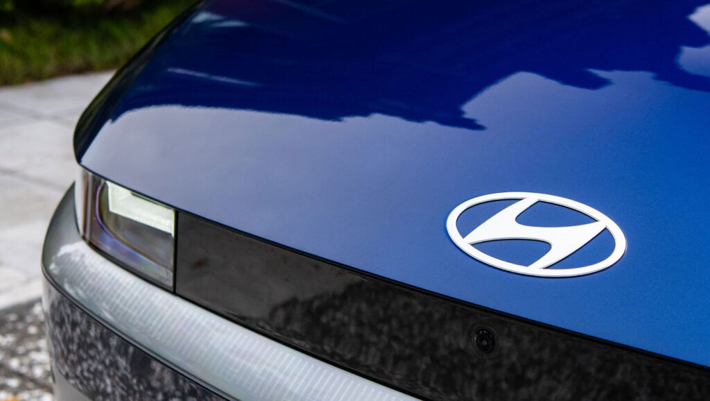  Hyundai Settles With Striking Workers Worried Robots Will Take Their Jobs