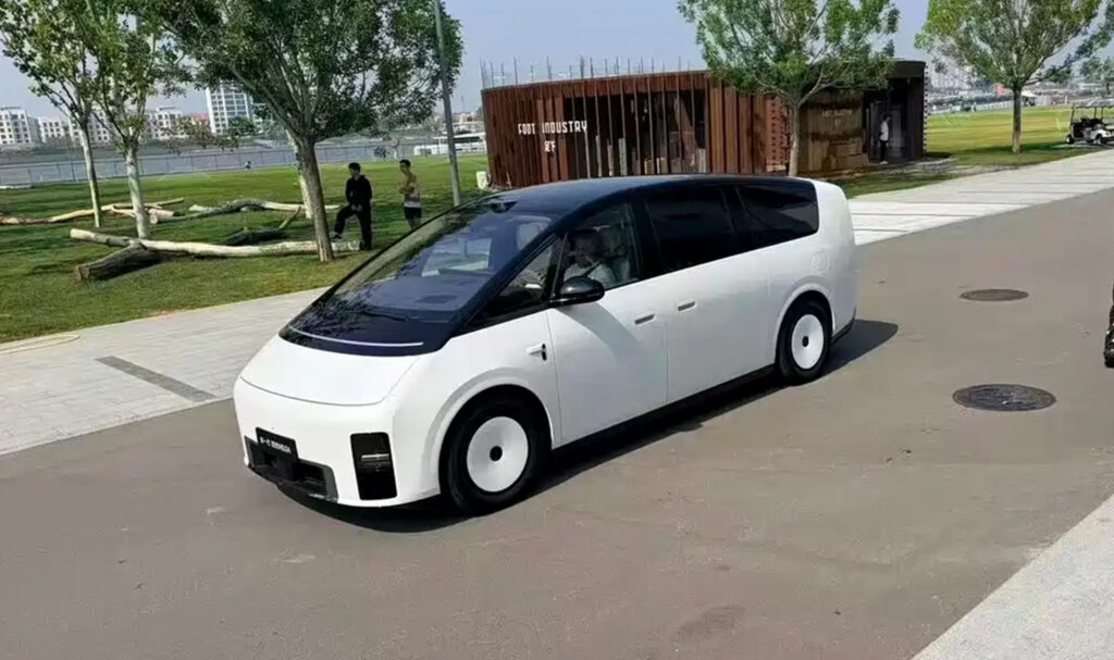  China&rsquo;s Wackiest Electric Minivan Is Getting Another Update