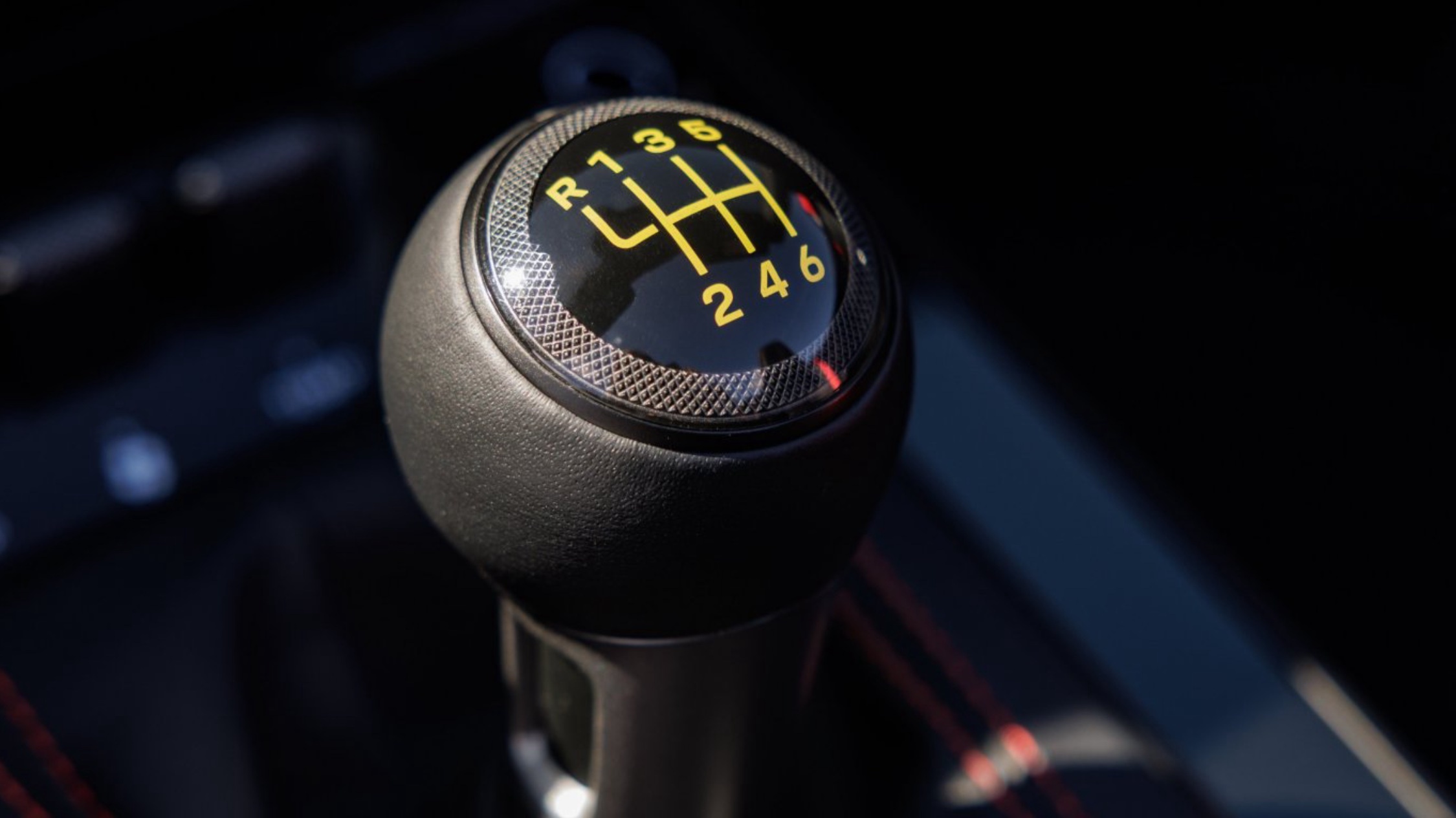 Is 1 Hour Enough For Automatic Drivers To Learn Stick Shift? The AA Thinks So
