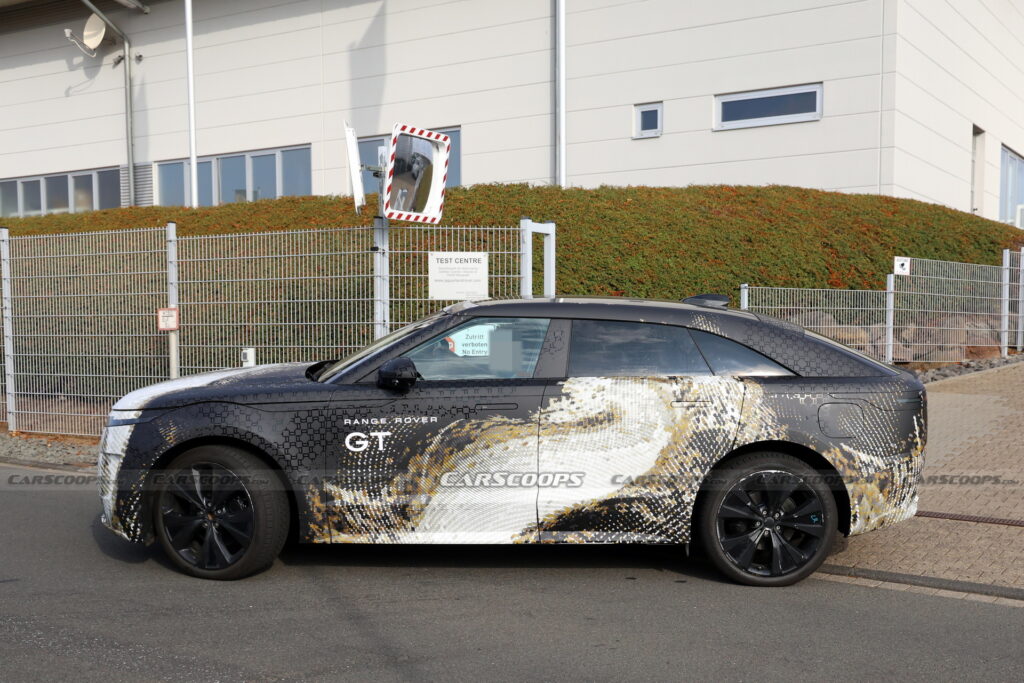  Range Rover Built An SUV That Would Rather Be A Sedan