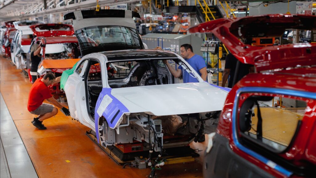  Bad News For Your Next Car: The US-Canada Tariff Truce Just Fell Apart