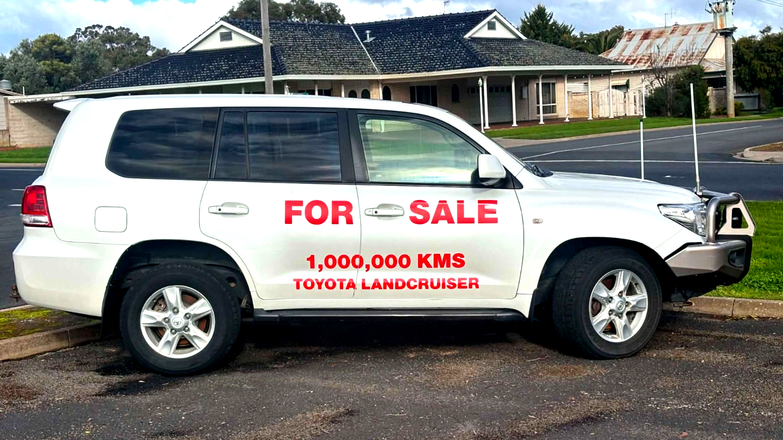 澳洲車主Toyota Land Cruiser V8行駛近百萬公里後，將最後一哩路留給下一位買家