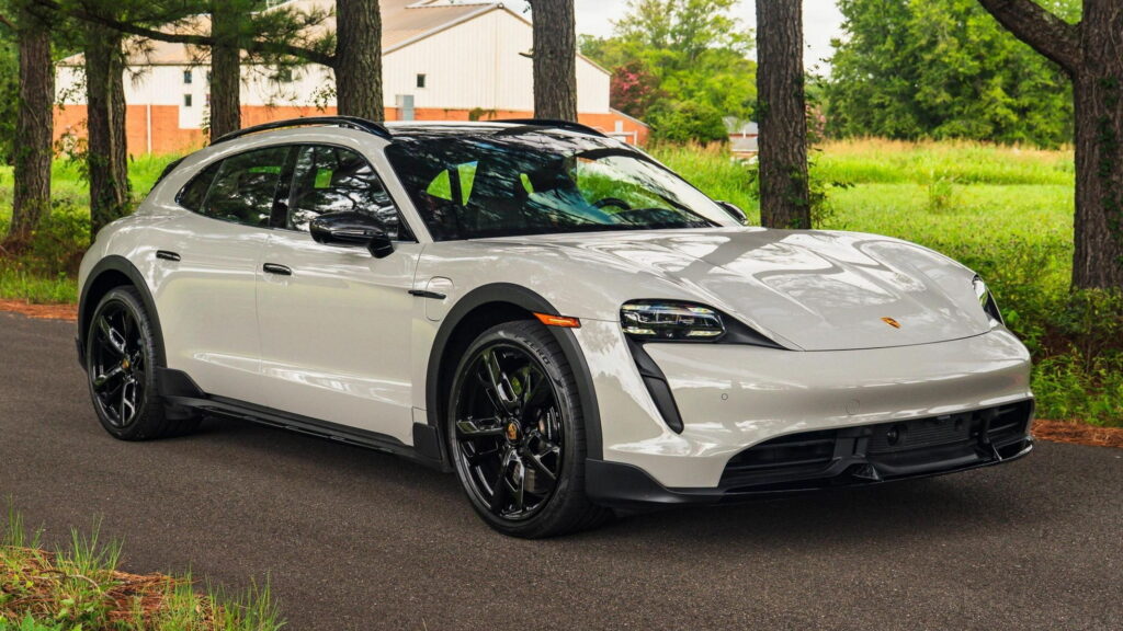  A 6,900-Mile Porsche Taycan Wagon Shed Nearly $100K Before Its Second Owner Arrived