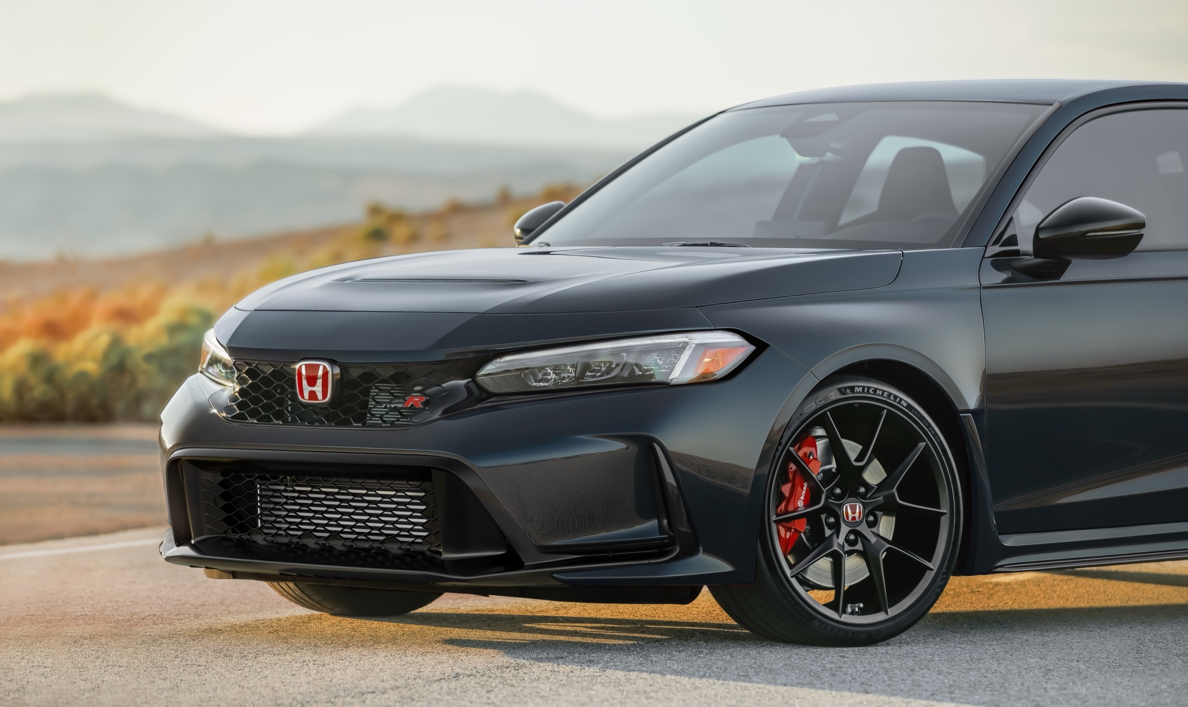 Передний бампер и колесо Honda Civic Type R 2027