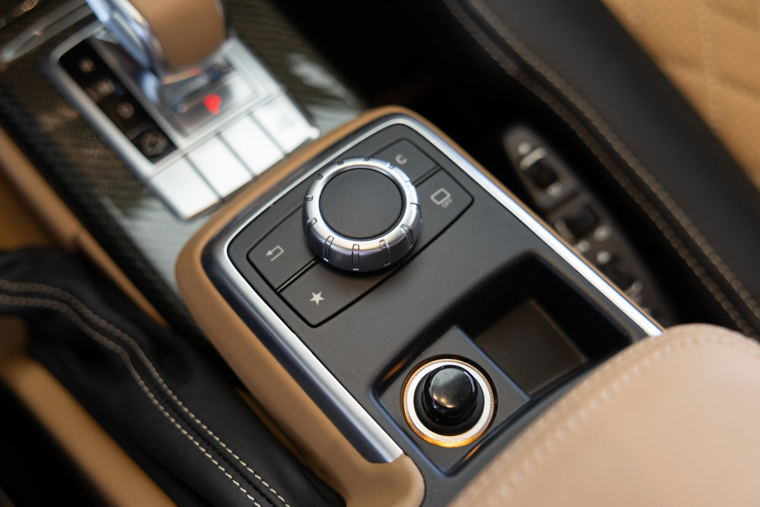 2018-Mercedes-Maybach-G-650-Landaulet_1472711