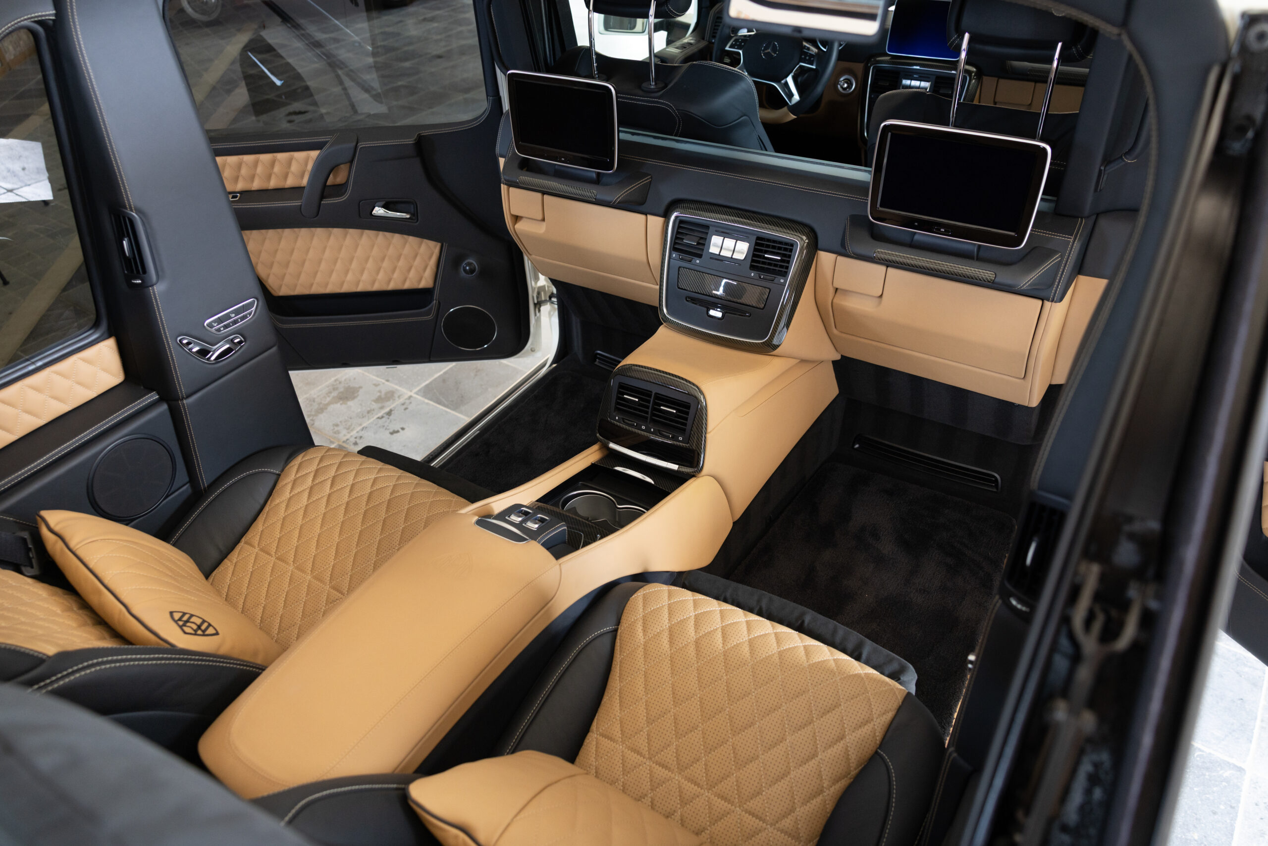 2018-Mercedes-Maybach-G-650-Landaulet_1472728