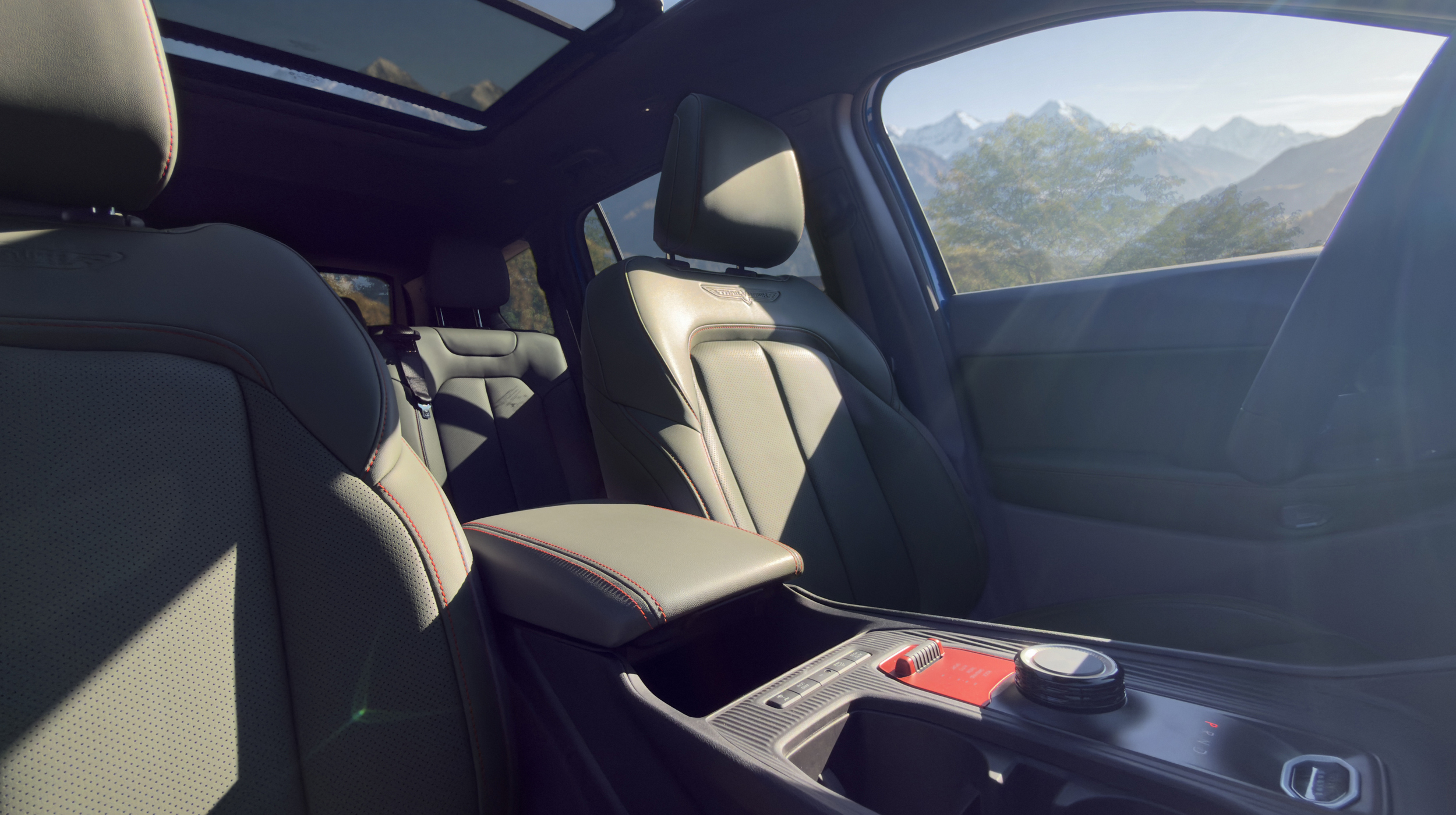 Передние кресла Jeep Cherokee Trailhawk