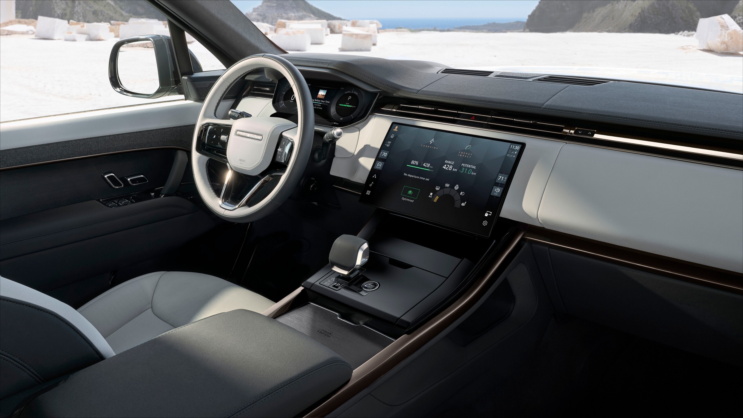 Руль и центральный экран Range Rover Sport Electric