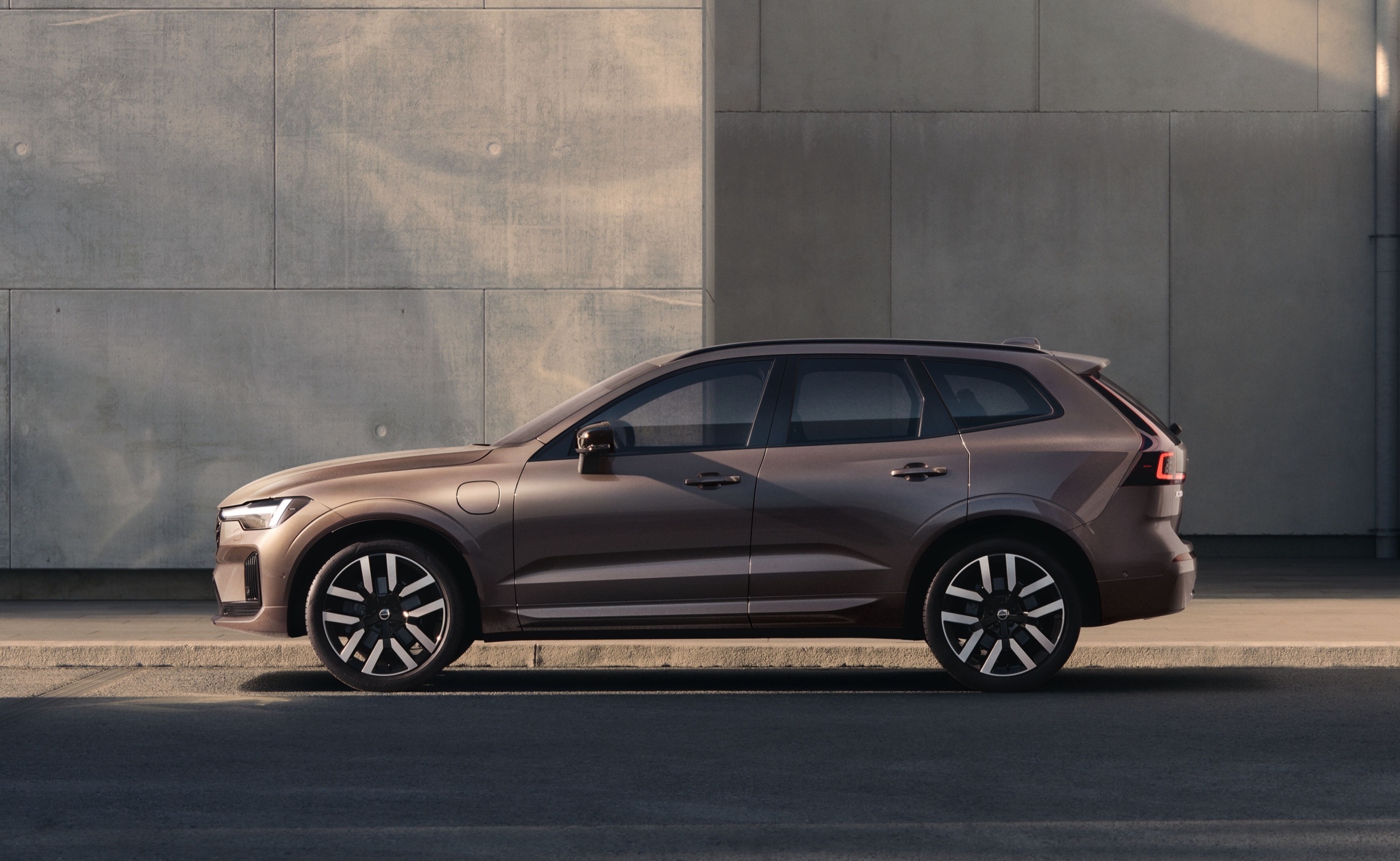 2027 Volvo XC90 PHEV 00001