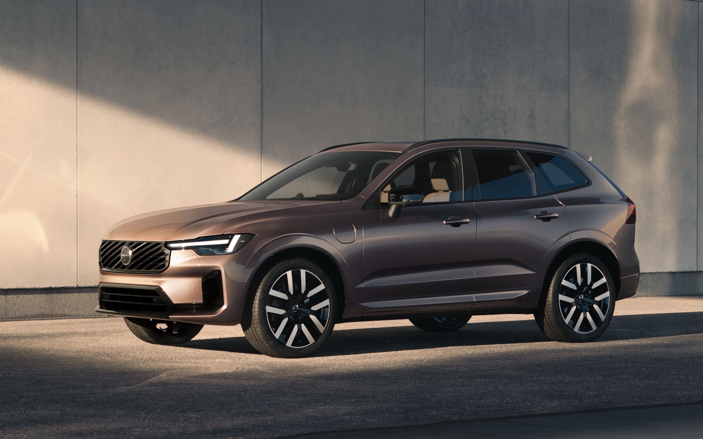 2027 Volvo XC90 PHEV 00002