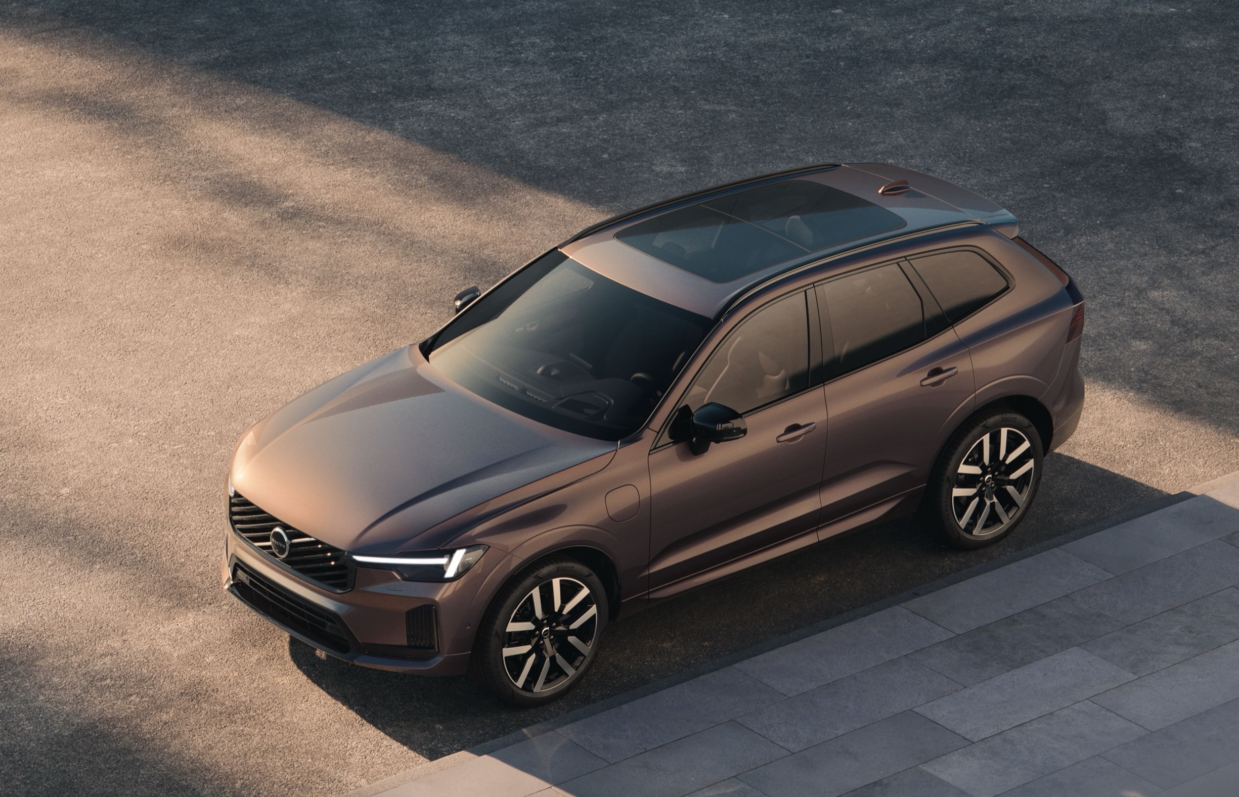 2027 Volvo XC90 PHEV 00003