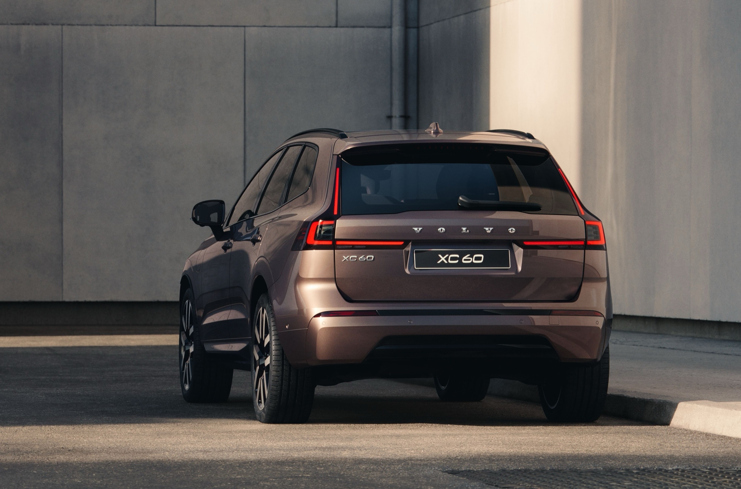 2027 Volvo XC90 PHEV 00004