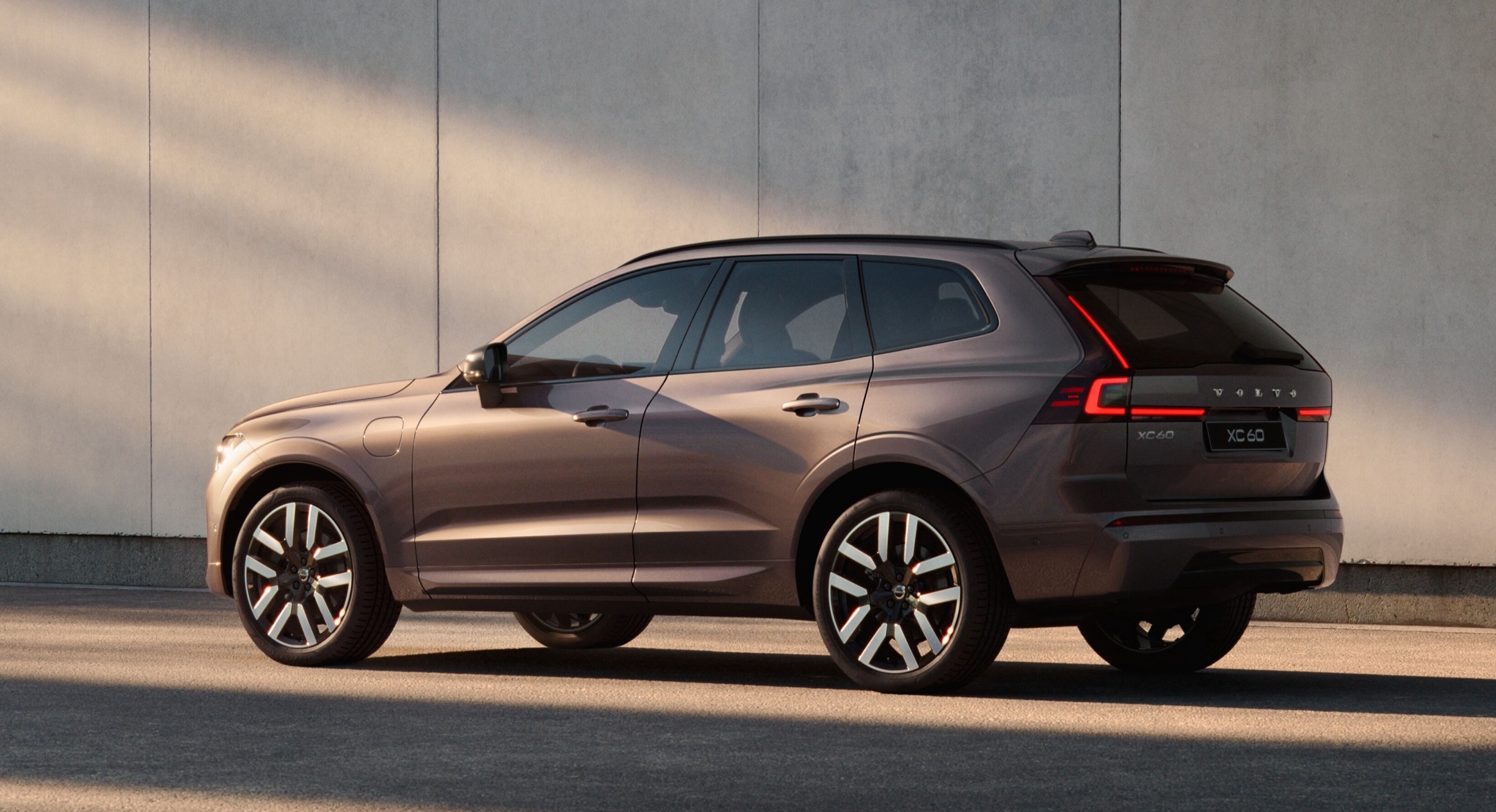 2027 Volvo XC90 PHEV 00005