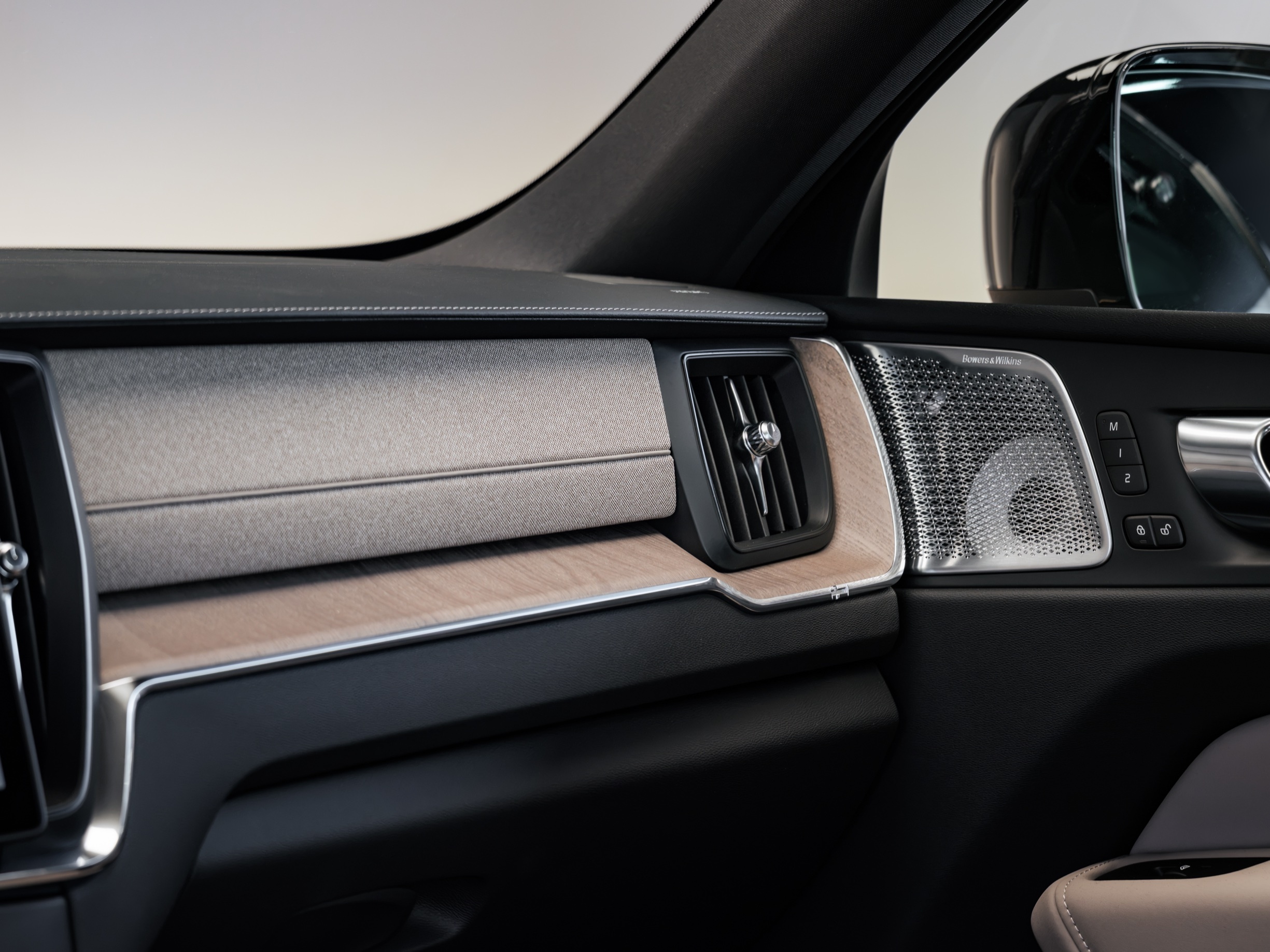 2027 Volvo XC90 PHEV 00021