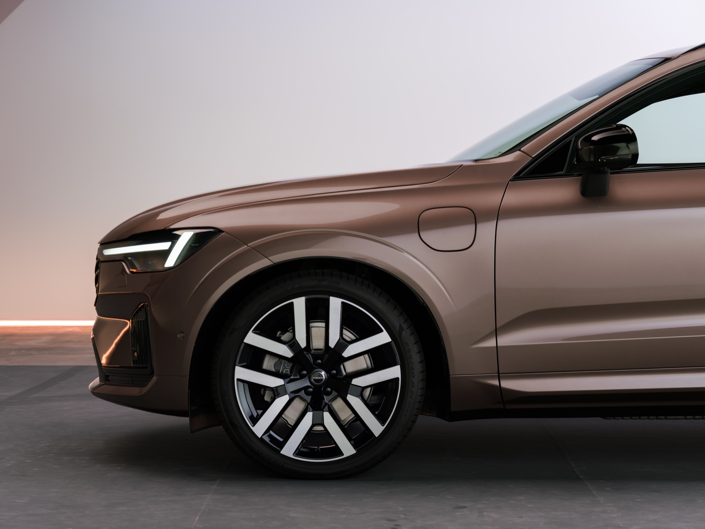 2027 Volvo XC90 PHEV 00024