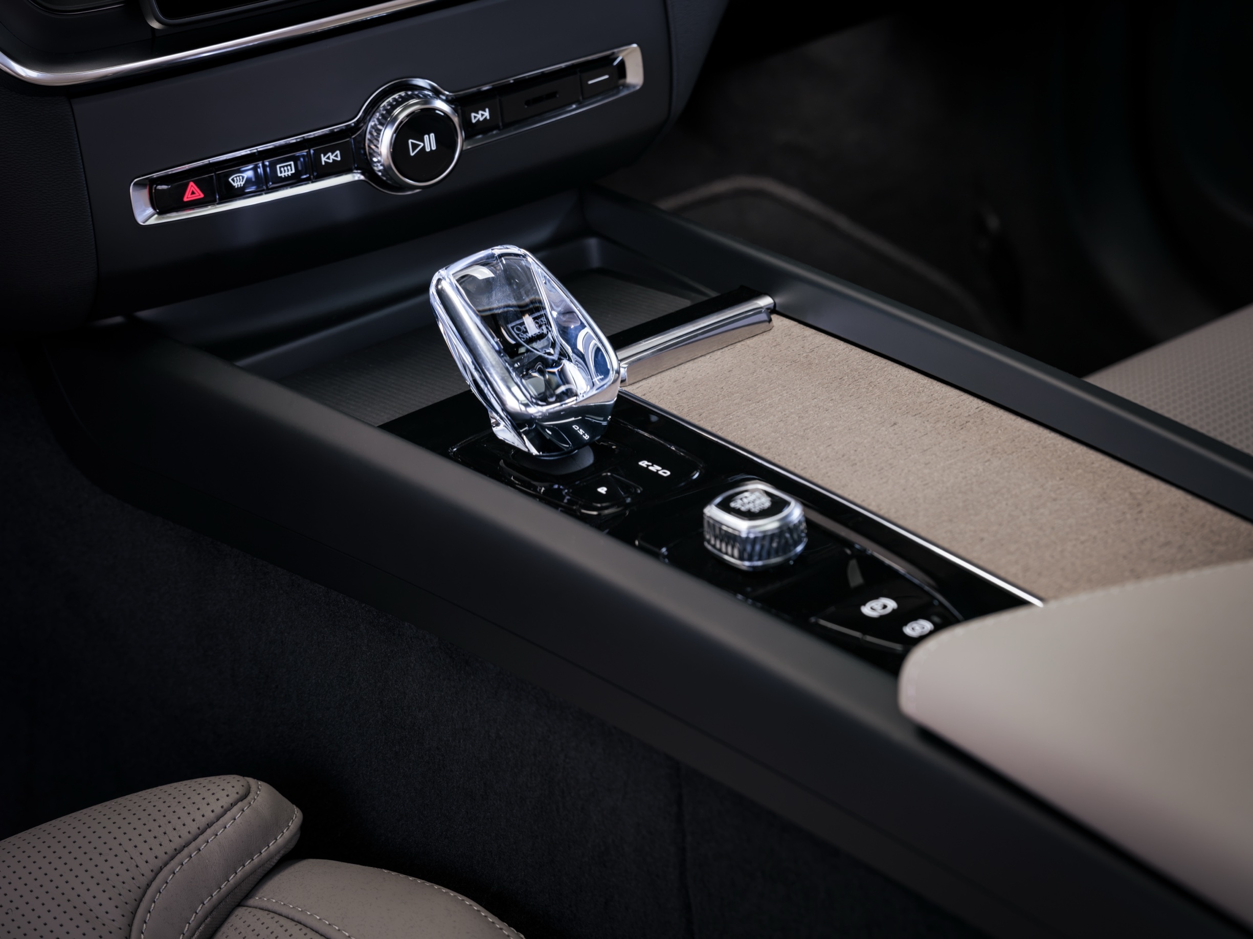 2027 Volvo XC90 PHEV 00027
