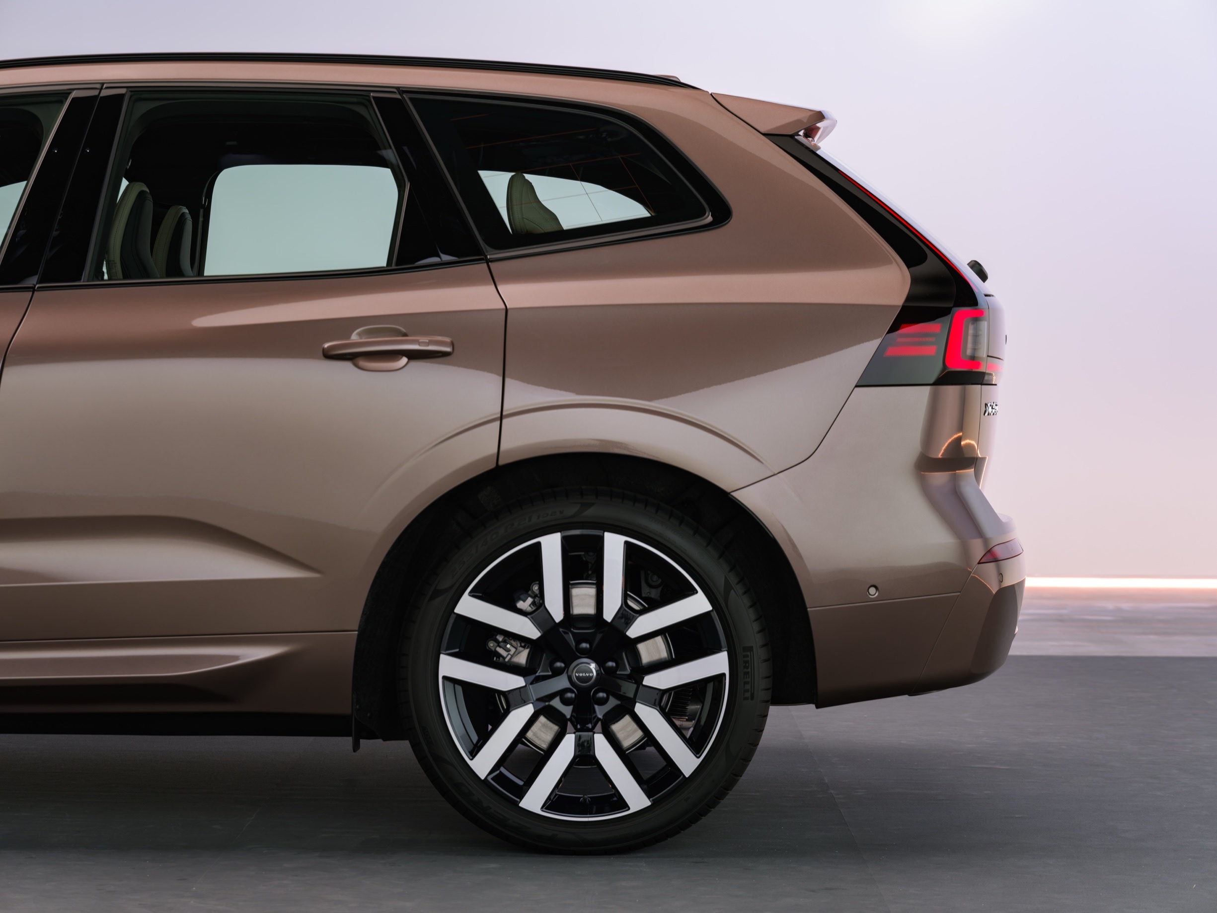 2027 Volvo XC90 PHEV 00033