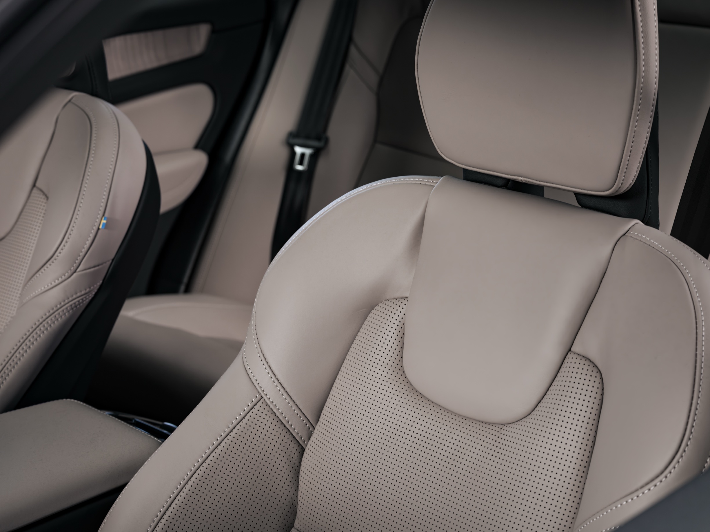 2027 Volvo XC90 PHEV 00035
