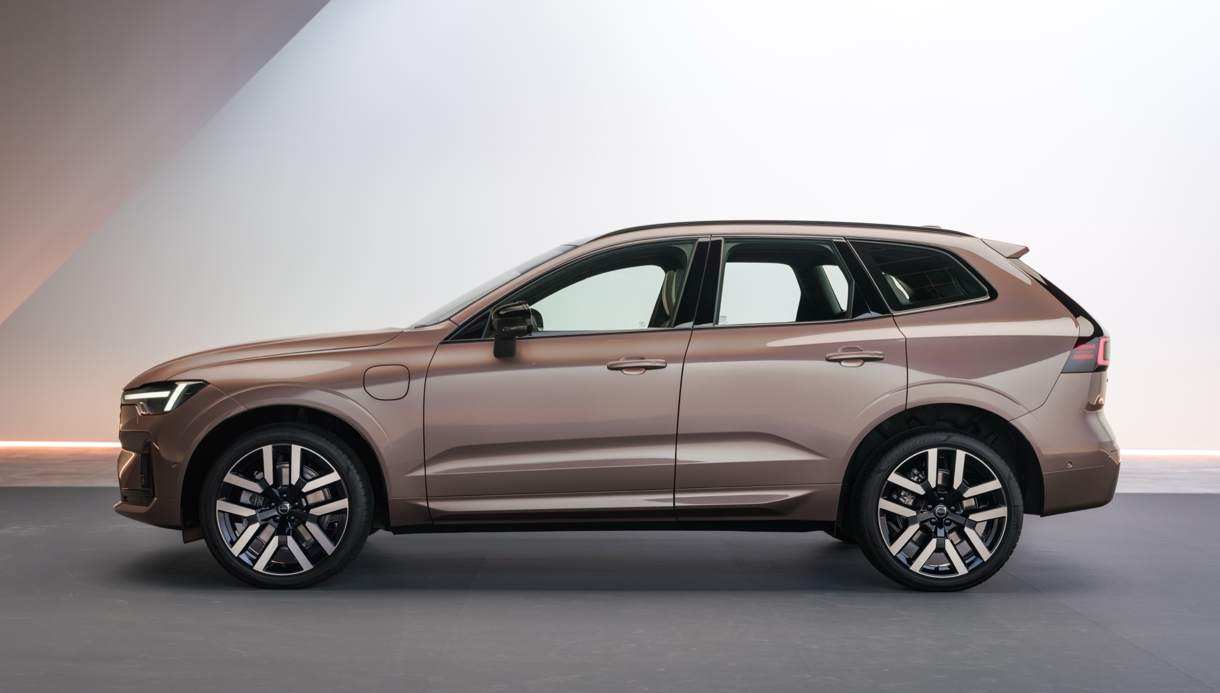 2027 Volvo XC90 PHEV 00036