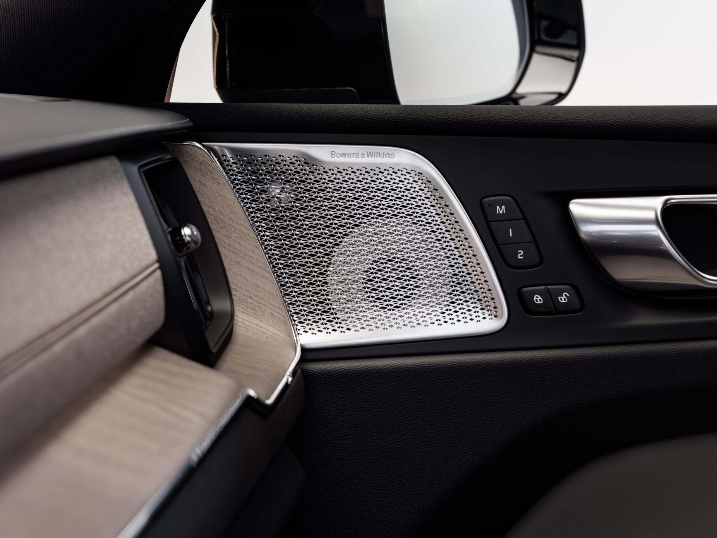 2027 Volvo XC90 PHEV 00037