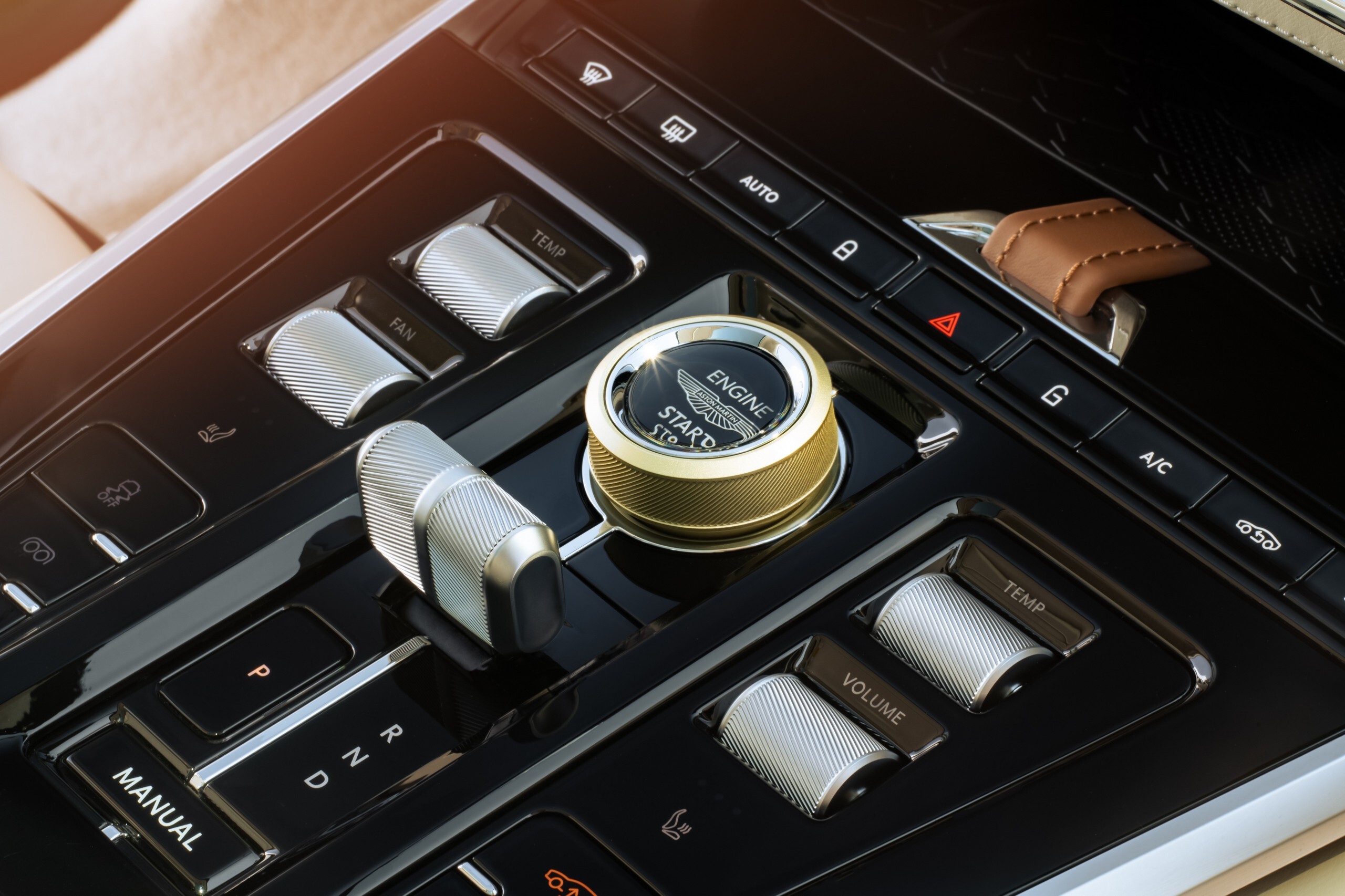 Центральная консоль Aston Martin DBX GT