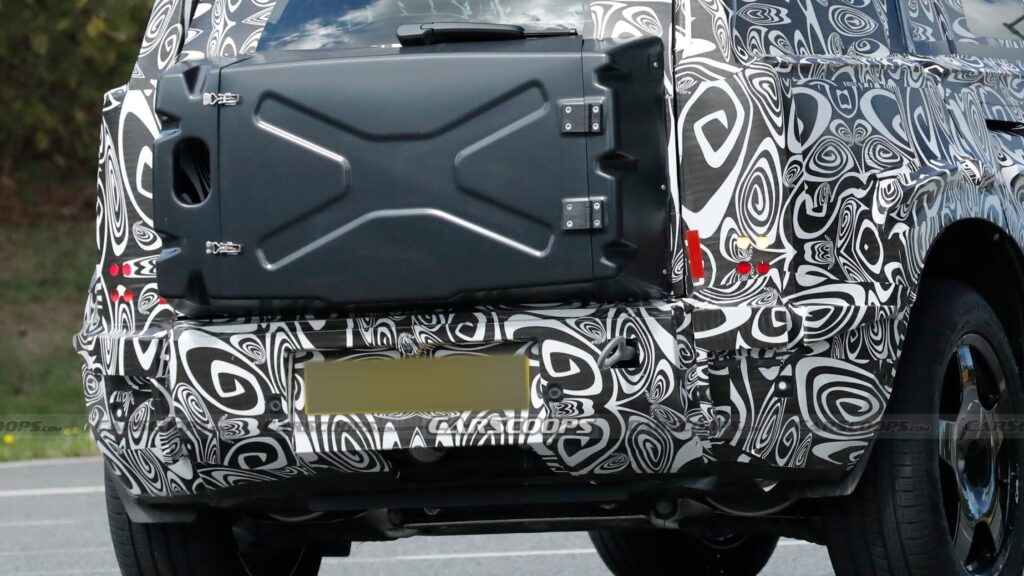  Land Rover&rsquo;s Baby Defender Is Testing Something Strange