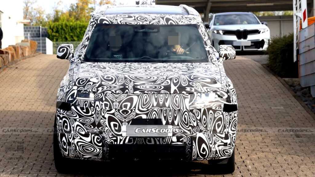  Land Rover’s Baby Defender Borrows A New But Old Design Trick From Big Brother