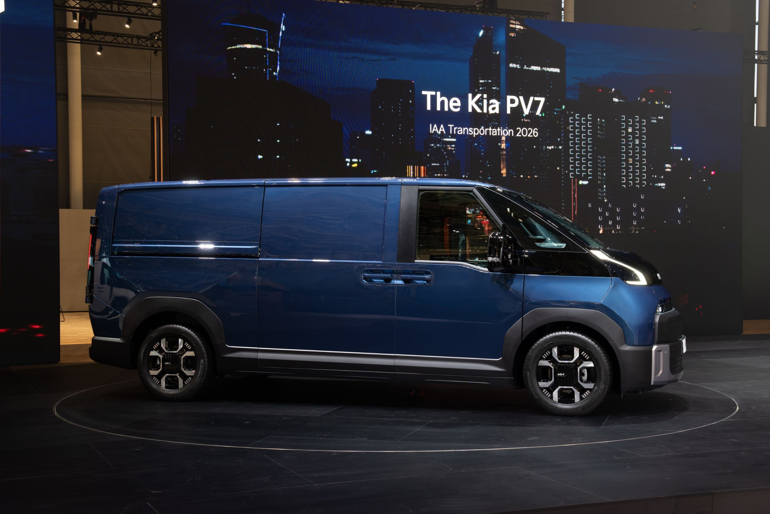 Kia PV7 Cargo - Live (27)