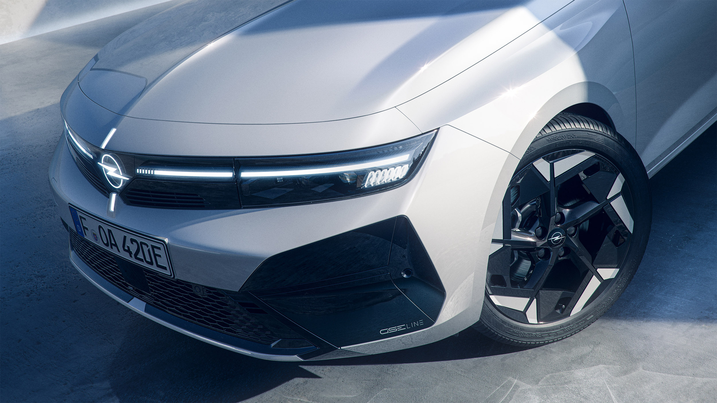 Photo: Carscoops Opel introduces Astra GSE Line with 276 hp, matching Astra OPC performance in electric form.