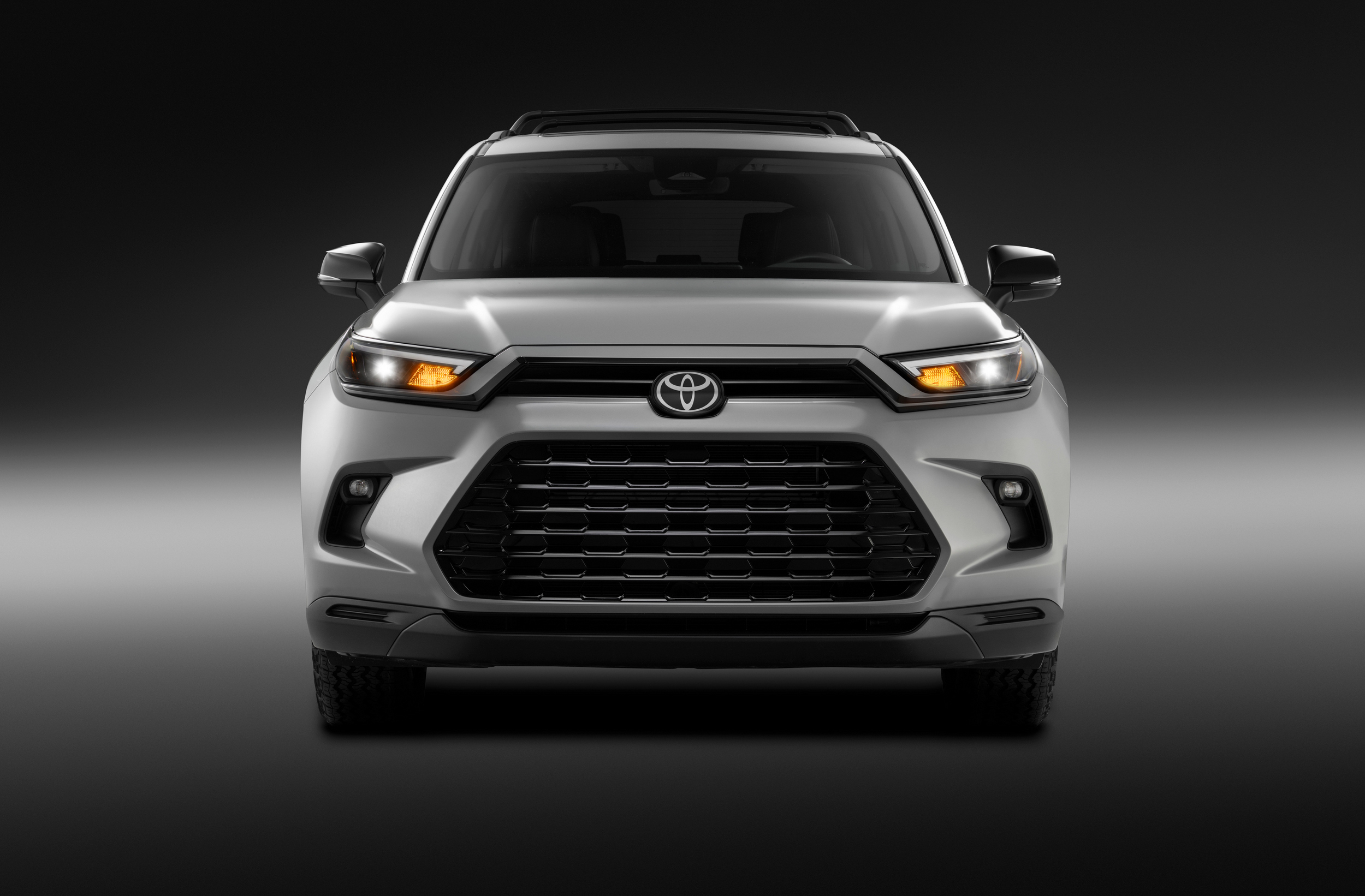 Para Pencari Gaya Bergembira! Ada Toyota Grand Highlander yang Sedikit Lebih Tangguh