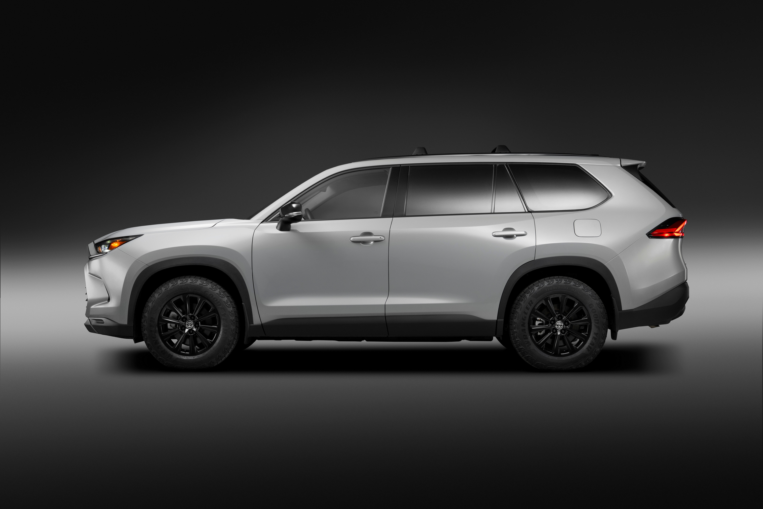 Para Pencari Gaya Bergembira! Ada Toyota Grand Highlander yang Sedikit Lebih Tangguh