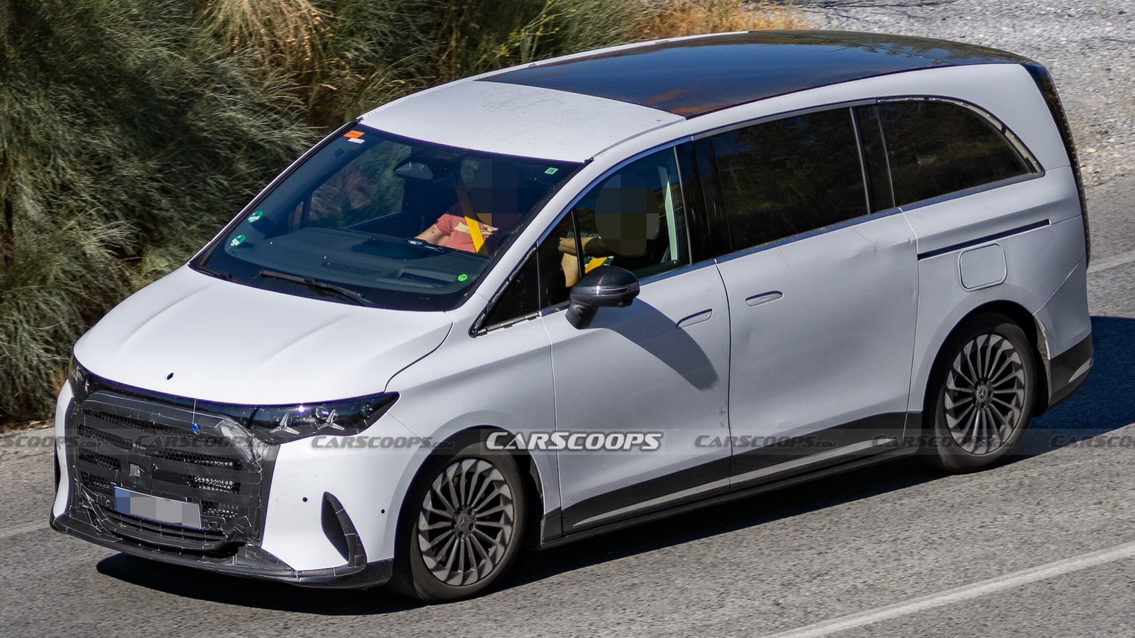 賓士VLE豪華電動休旅車現身混合動力版本