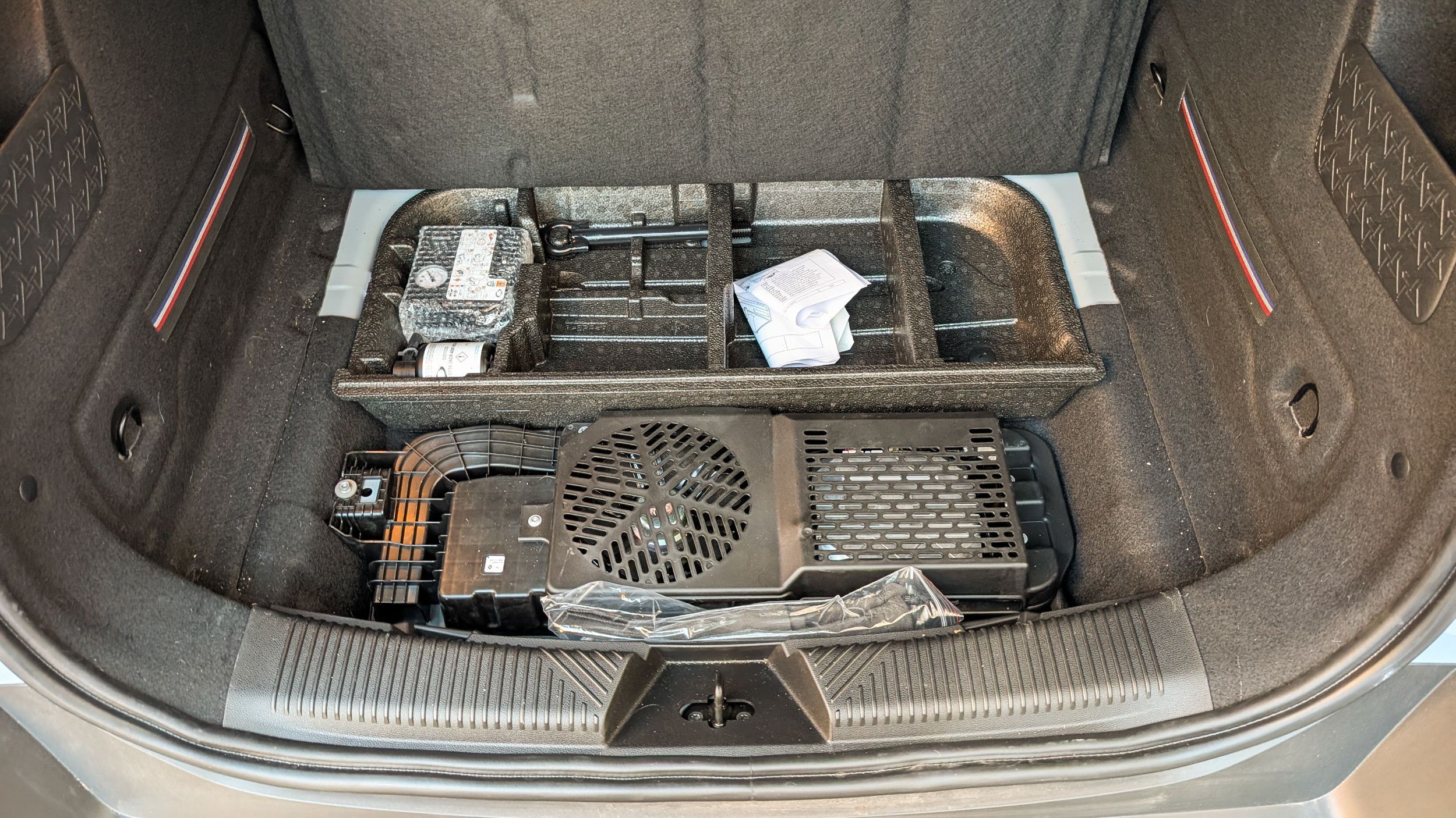 Renault 4 E-Tech - CarScoops - Interior (15)