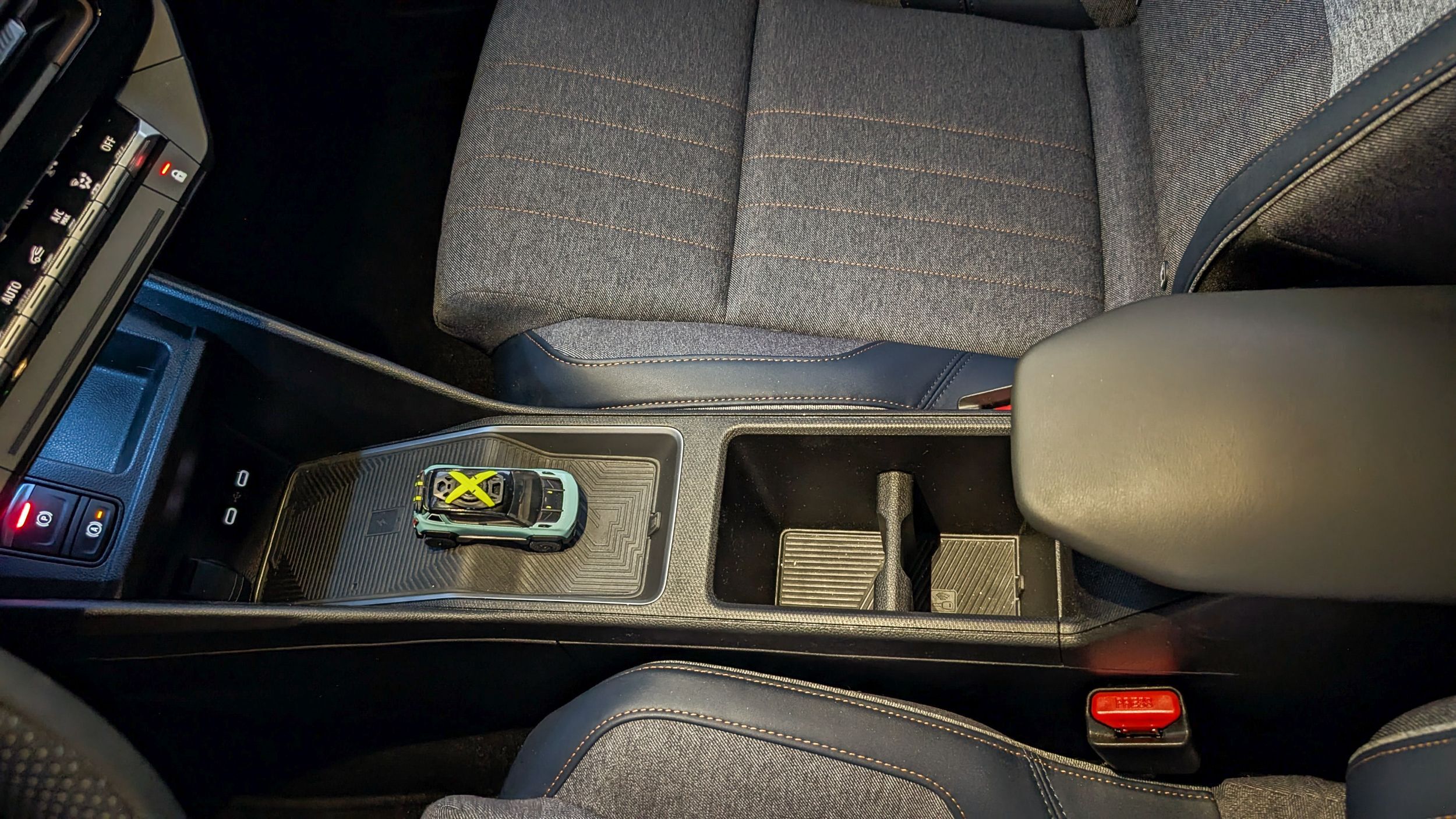 Renault 4 E-Tech - CarScoops - Interior (36)