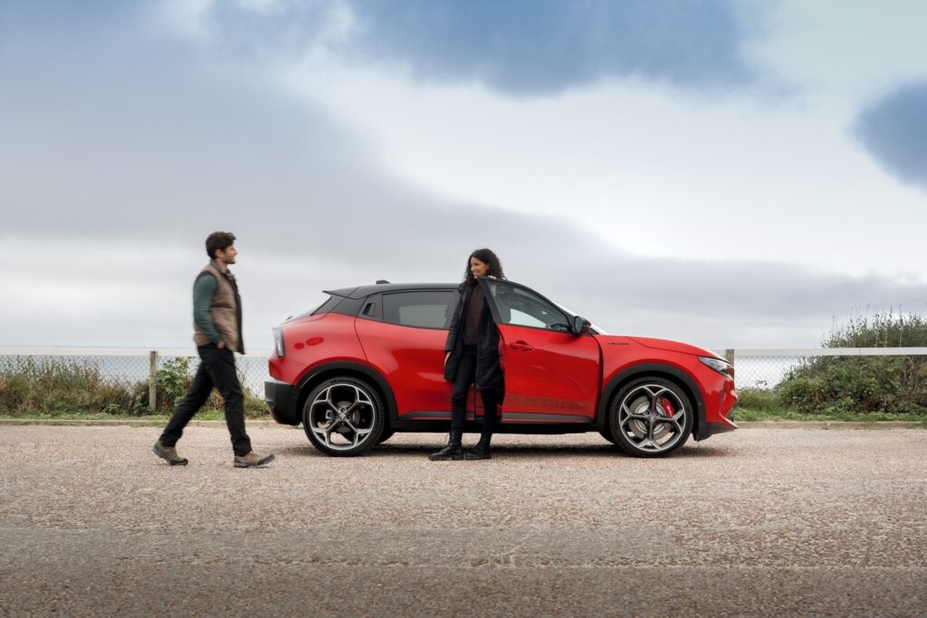  Alfa Romeo Wants To Take On Tinder With The Junior Elettrica, But Can You Think Of A Better Way?