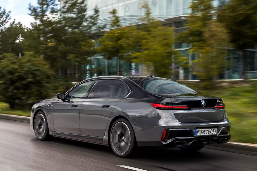 https://www.carscoops.com/wp-content/uploads/webp/2022/09/2023-BMW-7-Series-i7-31-1024x683.webp