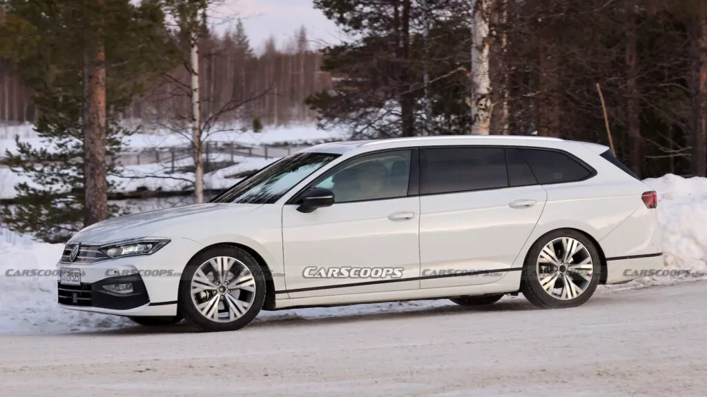 Vollkswagen-Passat-wagon-scoop-00003-cop