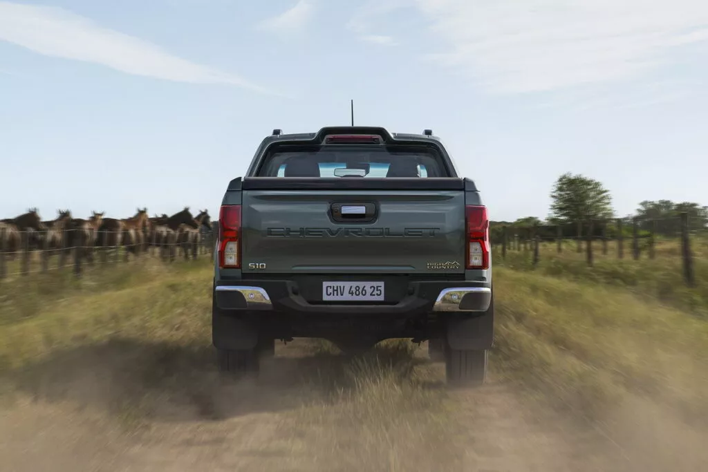 https://www.carscoops.com/wp-content/uploads/webp/2024/04/2025-Chevrolet-S10-2-1024x683.webp