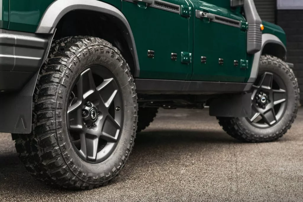https://www.carscoops.com/wp-content/uploads/webp/2024/04/Ineos-Grenadier-by-Chelsea-Truck-Company-14-1024x683.webp
