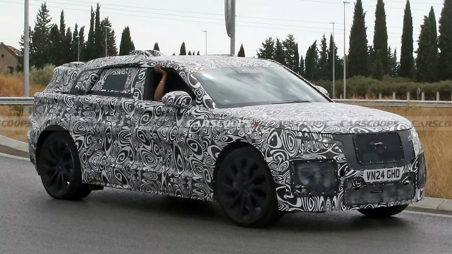 Range Rover Velar To Get A Sporty, Electric Makeover | MachEforum ...