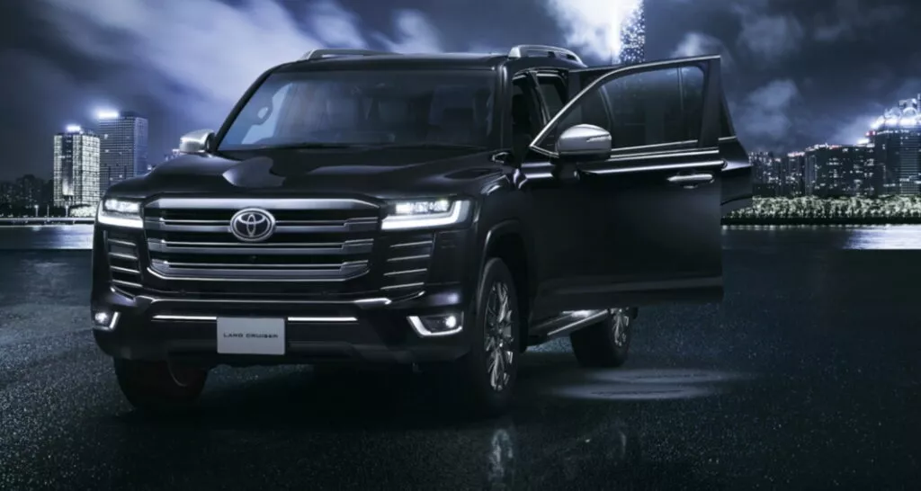 https://www.carscoops.com/wp-content/uploads/webp/2025/03/2025-Toyota-Land-Cruiser-300-Japan-11-1024x546.webp