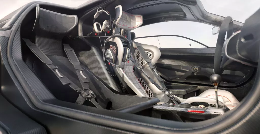 https://www.carscoops.com/wp-content/uploads/webp/2025/08/13_GMSV_-S1LM_Interior_2-1024x528.webp