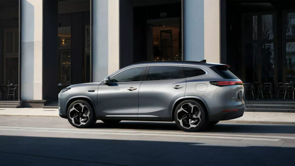 https://www.carscoops.com/wp-content/uploads/webp/2025/08/Chery-Exlantis-E05-3-1024x576.webp
