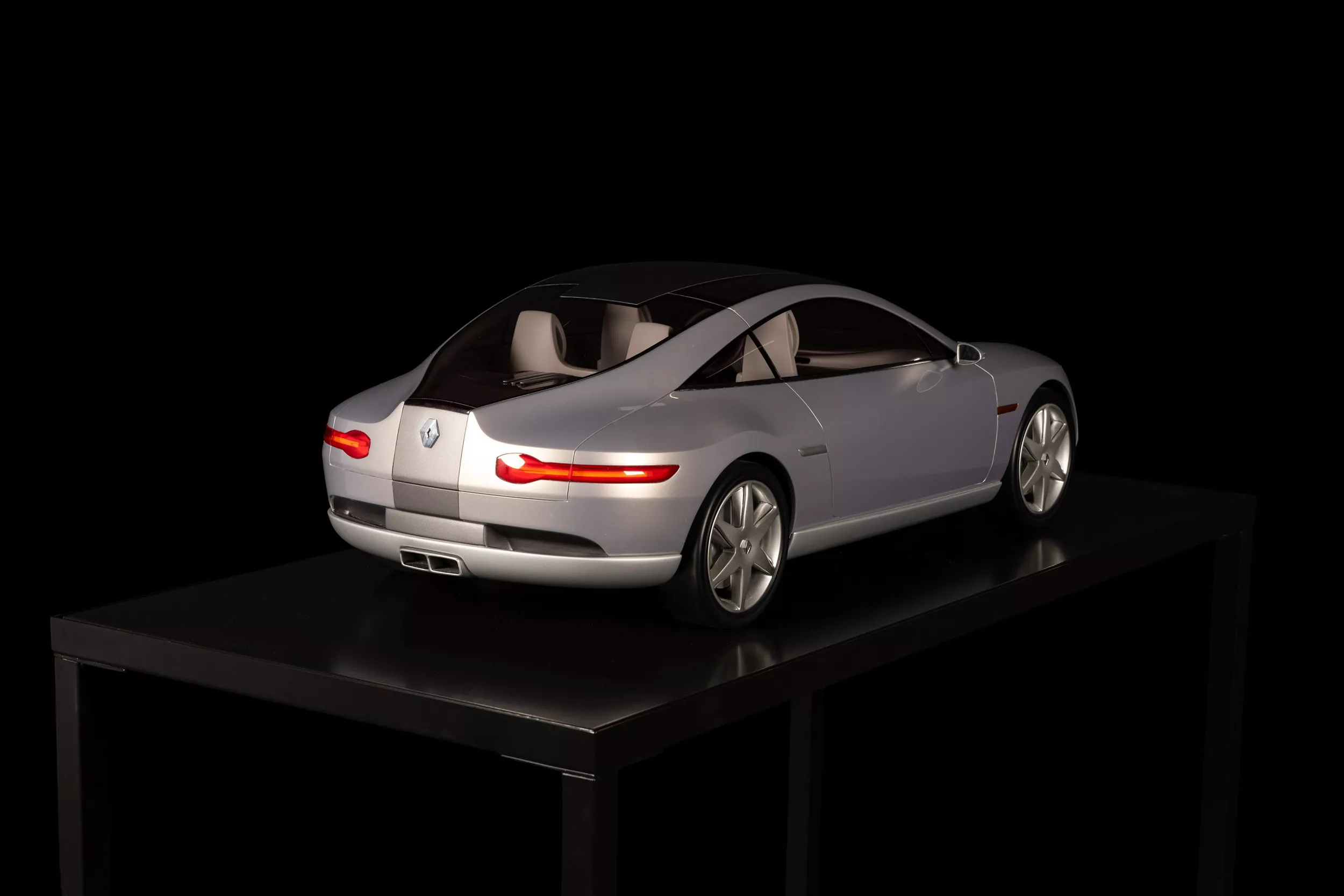 2004-Renault-Fluence-Concept-Scale-Model-6.webp