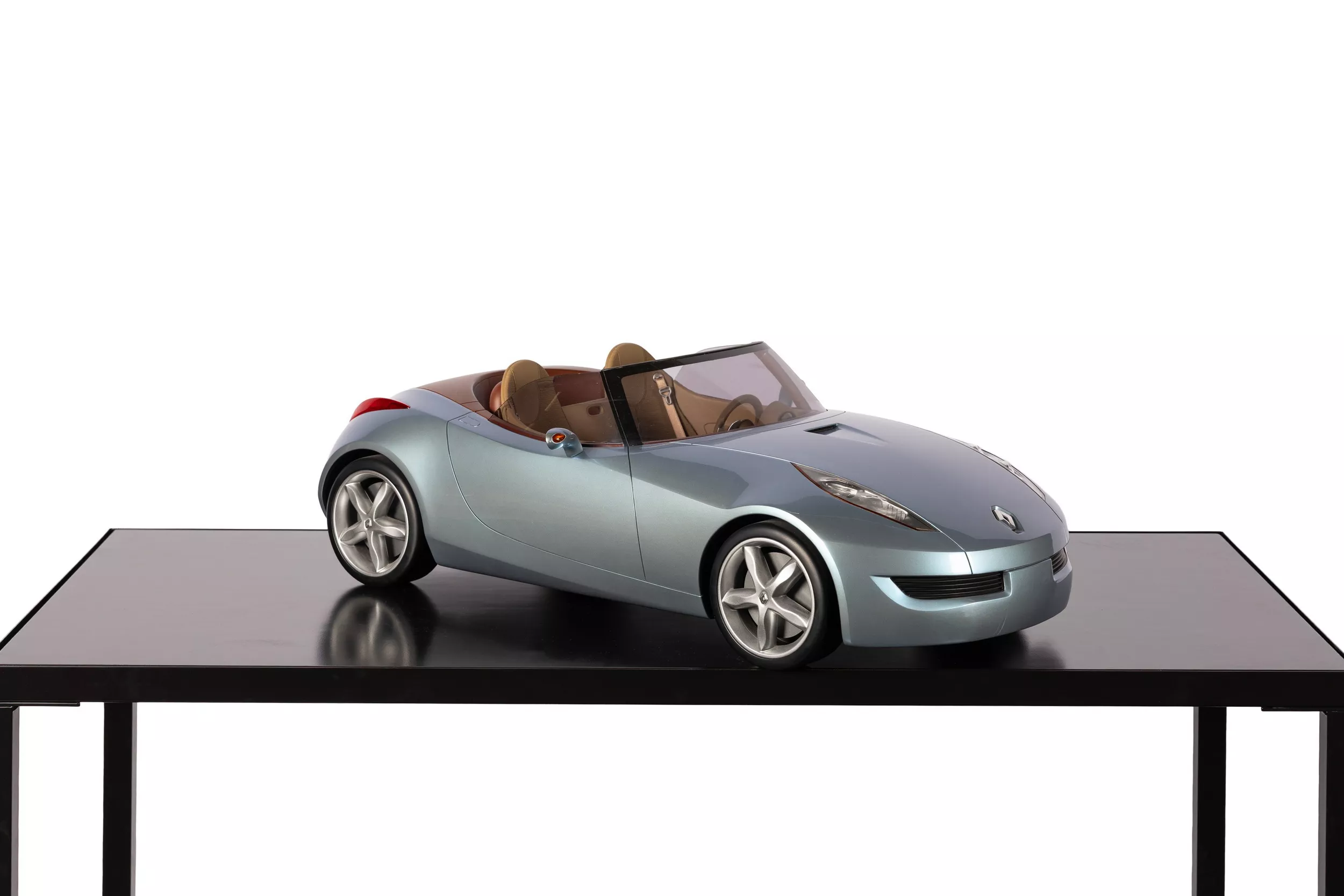 2004-Renault-Wind-Concept-Scale-Model-2.webp
