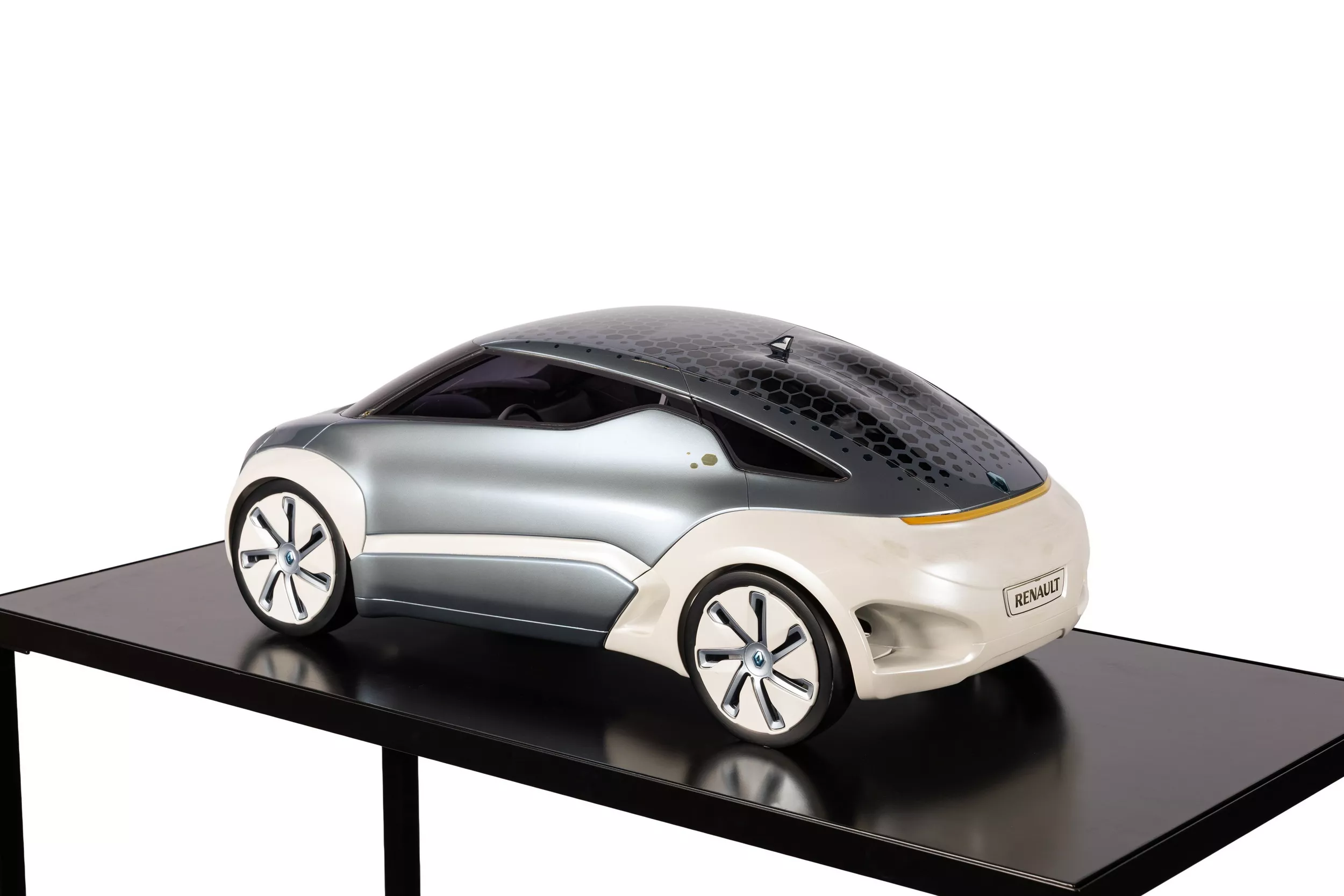 2009-Renault-ZOE-ZE-Concept-Scale-Model-3.webp