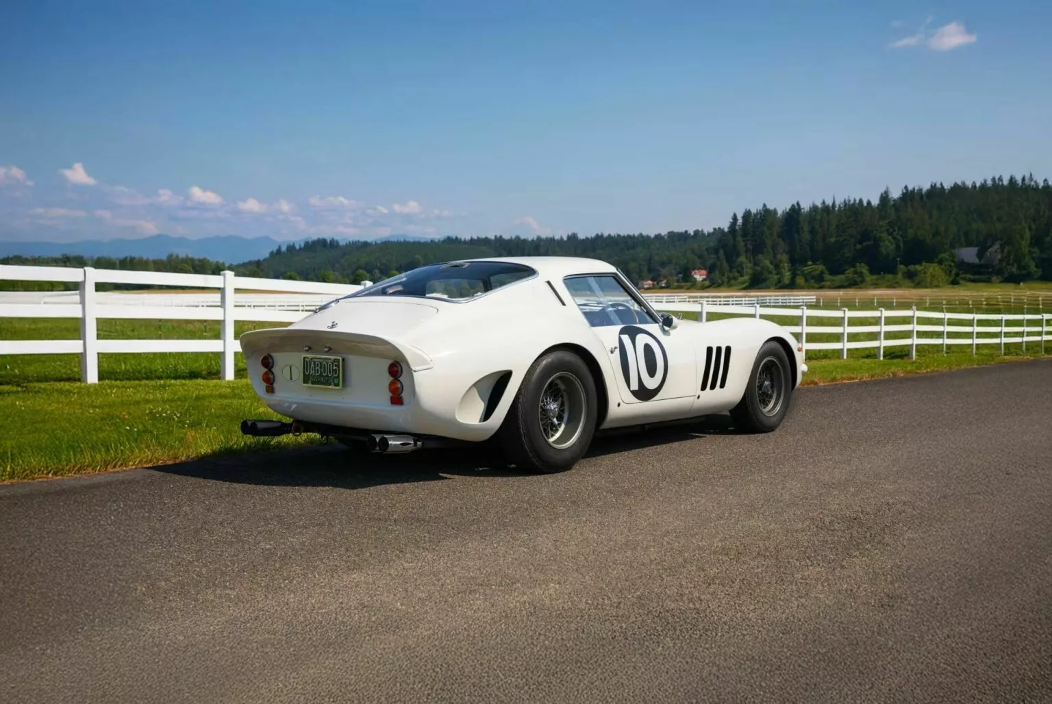 Ferrari-250-GTO-Bianco-Auction-10_result22-1536x1028.webp