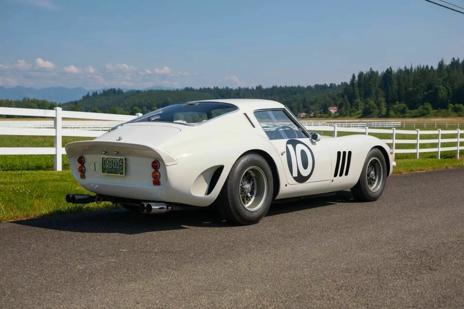 Ferrari-250-GTO-Bianco-Auction-3_result22-1536x1024.webp
